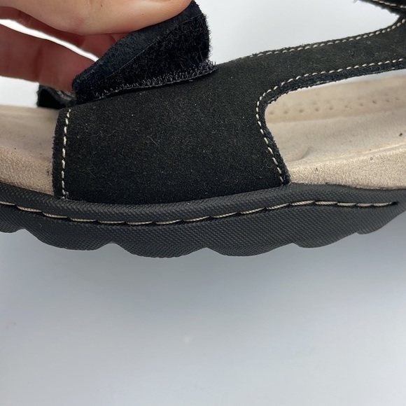 NWOT CLARKS AMANDA STEP SUEDE FLAT SANDALS SZ 9 Black Velcro Closures - Picture 8 of 13